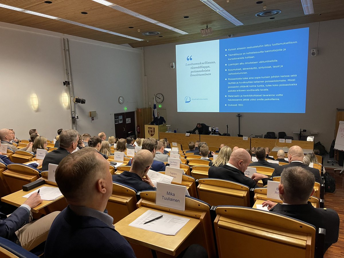 MarkkuJms's tweet photo. Etelä-Suomen CL alueellinen maanpuolustuskurssi polkaistu käyntiin. 
Hieno joukko asiantuntijoita yhteiskunnan eri aloilta saamassa ja jakamassa informaatiota sekä verkottumassa. Intoa ilmassa!
#avitviittaa #avivarautuu #puolustusvoimat #varautuminen @MPKurssit @AVItwiittaa https://t.co/Iy3OyM2uzb