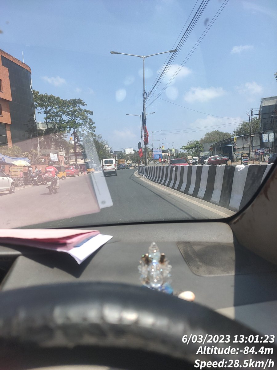svathsan's tweet photo. இது தான் திராவிட மாடல் ஆட்சியா? காவல் துறை மக்களுக்காக வேலை செய்யுமா? இந்த கொடிகளை நீக்குமா? @chennaipolice_ @KanimozhiDMK @News18TamilNadu @mkstalin @DavidManohar7 https://t.co/D62jnGpW7u