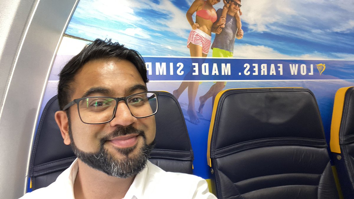 IntManOf_Mistry's tweet photo. Guess the airline  from the banner behind me! It’s quite easy… 😂 #airline #GuessWho https://t.co/bAFvH9RIiT