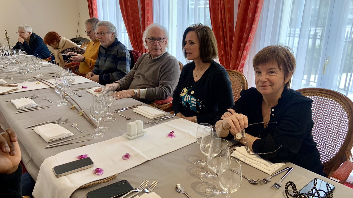 Photo_Puteaux's tweet image. Le #concours #auteurs régional de la @federationphoto s’est tenu pour la 1ere fois ce wd à #Puteaux réunissant ainsi de nombreuses personnes. Merci à la #VillaMédicis d’accueillir cet événement qui contribue au rayonnement culturel de la résidence seniors et de la ville. #art