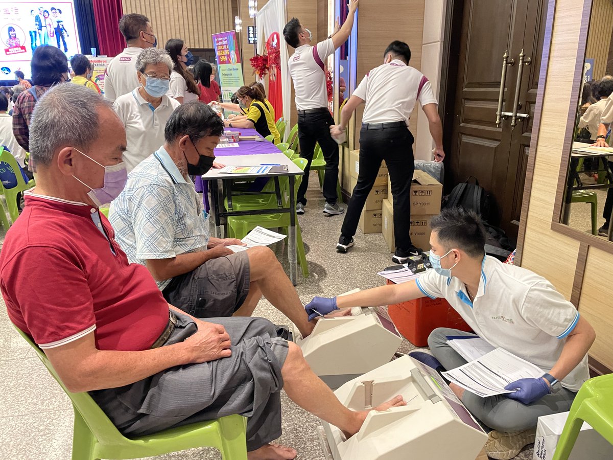 PantaiHospMK's tweet photo. Pantai Hospital Ayer Keroh recently organised a health forum to educate the public on preventing the 3-Highs and managing the pain of aging. The participants learned how to stay healthy with Dr Tay Hui Sian.
#PHAK #PantaiHospitalAyerKeroh #CaringFromTheHeart https://t.co/WU5O6ymKSz