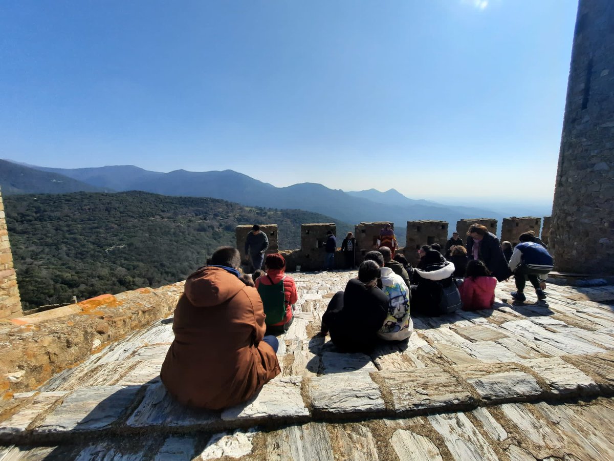CastellRequesen's tweet photo. El Setge de 1285 @Desperta_Ferro_  ! 

Una fantasia medieval per divertir-se en família al @CastellRequesen 

Propera data visita teatralitzada 👉 diumenge 14 maig 2023 🕰️1 torn 11h 🕰️ 2 torn 13h

Viu l'assalt al Castell! 🏰🤸

@EmpordaBrava https://t.co/CRa6IsbFb9