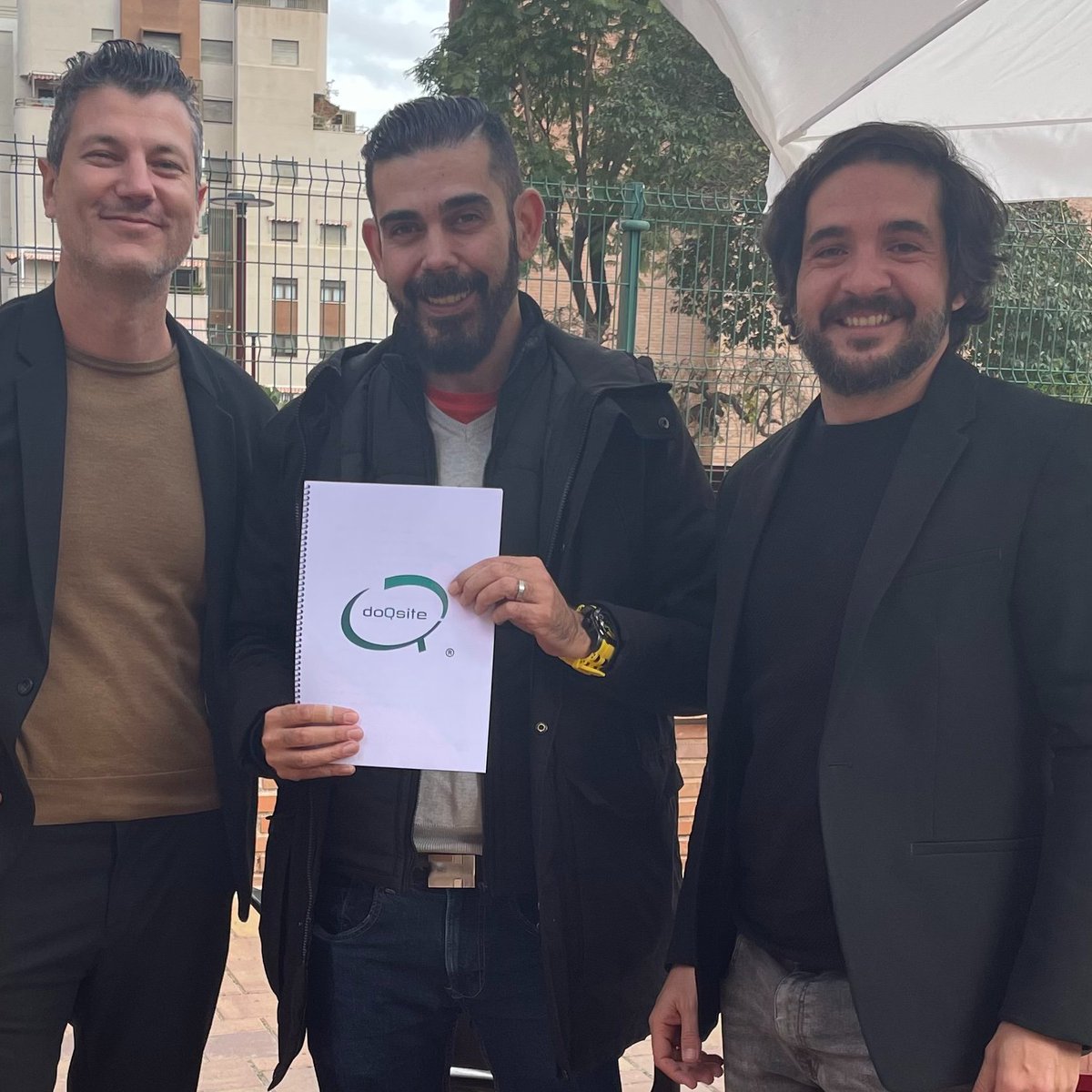 Nuestro inicio parte de la intención de ser útiles para un sector tan importante como el sanitario. 

Es un lujo contar con Marcos Muelas de MBA quien apoya y reconoce #doQsite como un instrumento necesario para la #promoción e #información de materiales quirúrgicos.

¡Seguimos!