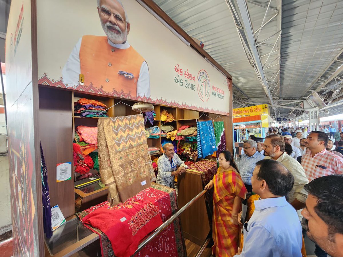 Metro Rail Kolkata on Twitter "RT DarshanaJardosh Visited the