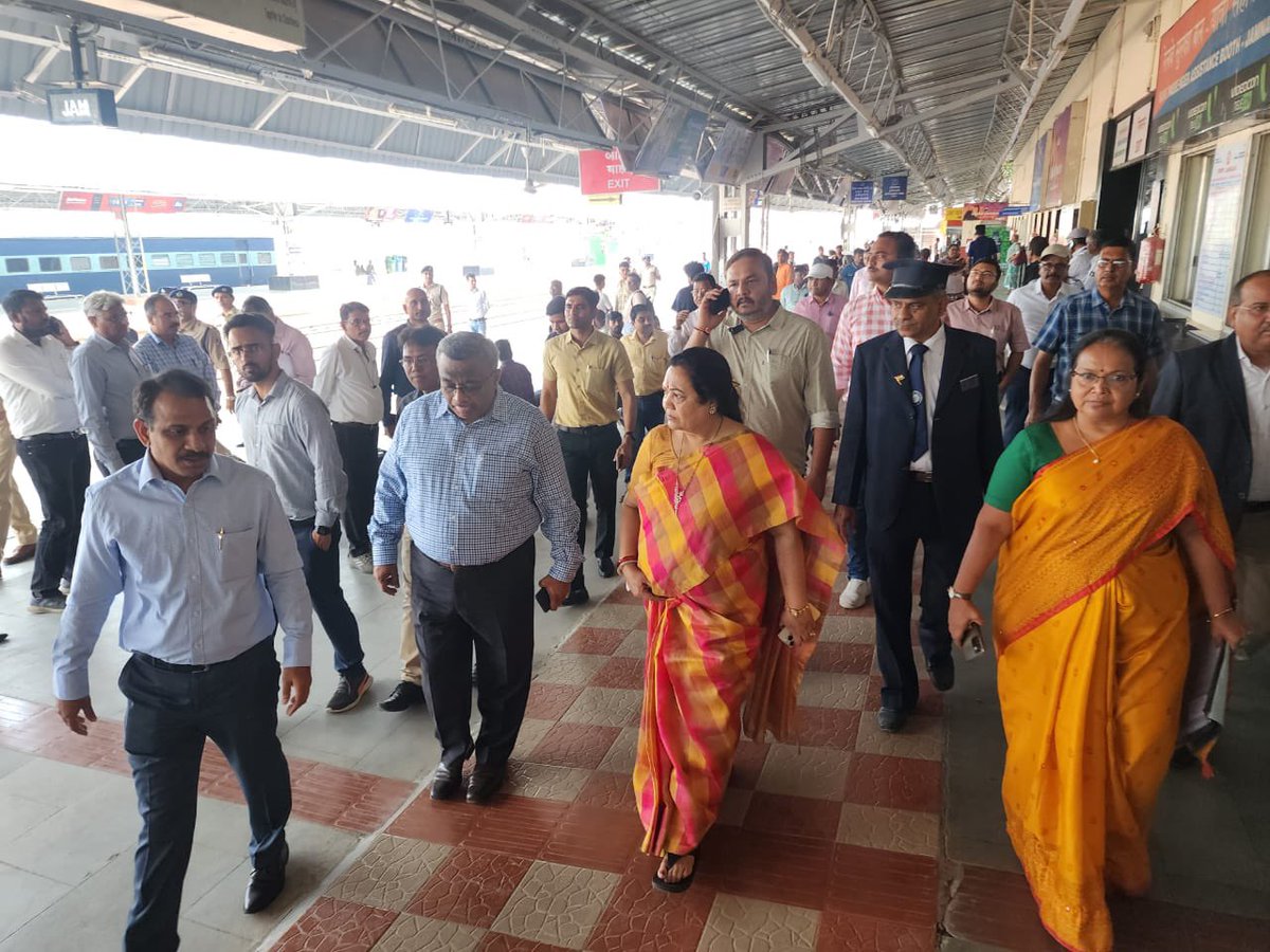 Metro Rail Kolkata on Twitter "RT DarshanaJardosh Visited the