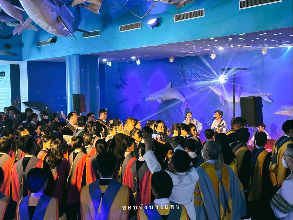 มหาวิทยาลัยบูรพา บางแสน จัดเต็ม ฉีดทุกกฎ
รับปริญญาผ่านอควาเรียม 🧜🏻‍♂️🧜‍♀️มีเงือกมาโชว์
มีคอนเสิร์ต 🎤🎼🎹แสง สี เสียง  #รับปริญญา  #บางแสน #มหาวิทยาลัยบูรพา