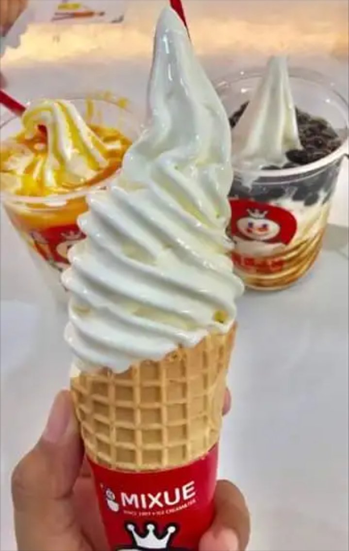 susan_amelia46's tweet photo. #Alhamdulillah udh lama nunggu #halal nya & bisa menikmati #escream lg #viralterbaru #mixue smua rasa udh dicoba paling #suka yg #foto tengah #yummy 😋
Walau cuaca kdg #hujan kdg #panas
Tp haus nya luarbiasa🤣
Nanti by @cakrakhan🎤🎧
#kuliner
#LIKE_IT_LIKE_IT
#lovelive
#loli5 https://t.co/eqnTOKUgR8