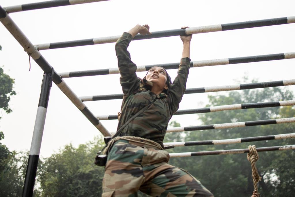 ANI's tweet photo. Captain Deeksha, a doctor of the Indian Army, is posted as a Medical Officer with a Parachute Regiment (Special Forces) battalion. She has undergone rigorous training with the special forces troops.

(Pics: Indian Army) https://t.co/vFwAX0rJlq
