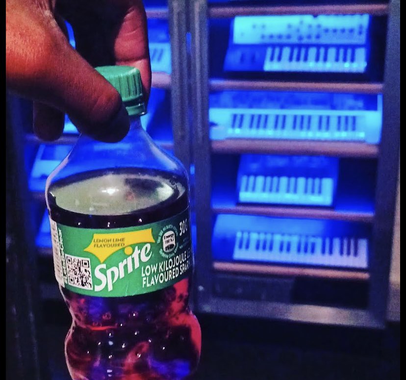 unknowno2ws's tweet photo. I can’t see through my dirty sprite 🥤@rainbows&amp;Glock9i9nes https://t.co/uY2N3aGvxD