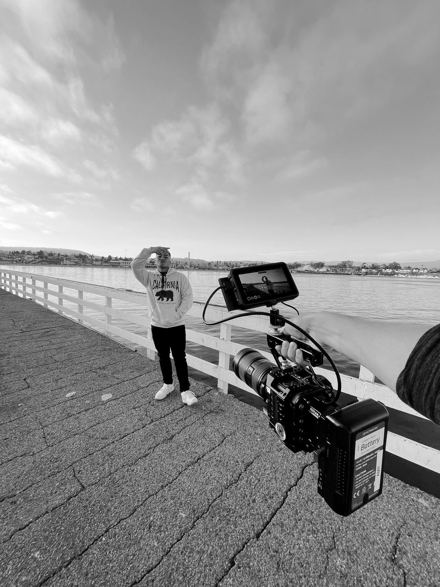 🎬