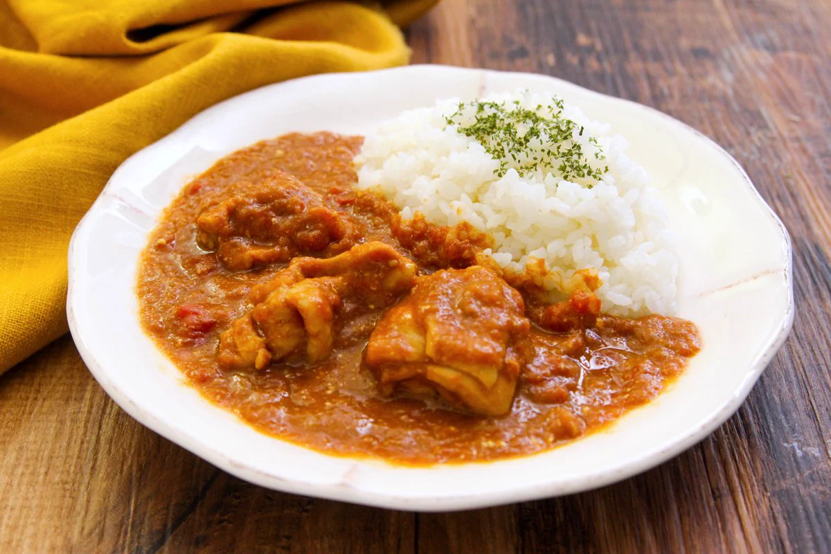 レンジで作ったとは思えない！おろし玉葱がポイントの『濃厚バターチキンカレー』