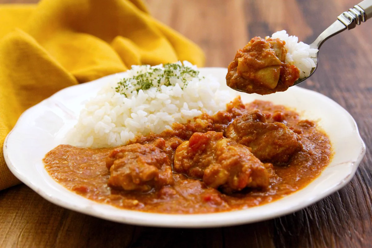 レンジで作ったとは思えない！おろし玉葱がポイントの『濃厚バターチキンカレー』