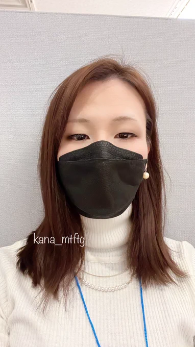 打ち合わせ行って来たと、エレベーターで撮った健全な写真と、打ち合わせ中お疲れ顔自撮り。 