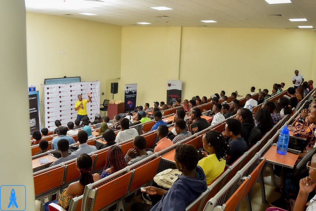 PeterKitavi_'s tweet photo. This past weekend,I was privileged to host @africahackon254 2-day masterclass.

What impressed me was the hunger for knowledge to learn as well as the generosity by facilitators to share as much insight as they could. 

Grateful to @brightgameli for trusting me to execute this 🎖️ https://t.co/XBImiWSKcm