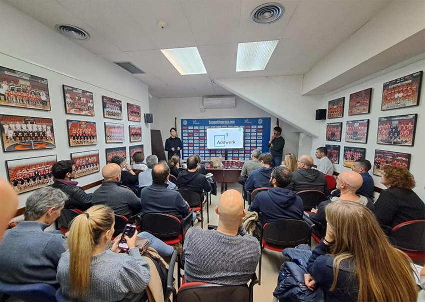 Control_Group_'s tweet photo. ¡Éxito del evento #3D que realizamos en el Nou Congost del @BasquetManresa donde @gruposolitium nos presentó el caso de éxito de #Addwerk
Además, todos los asistentes se llevaron un llavero en 3D del #BaxiManresa, impreso con la tecnología de #fabricaciónaditiva de @HPEspana https://t.co/OAF4QK3Gu2