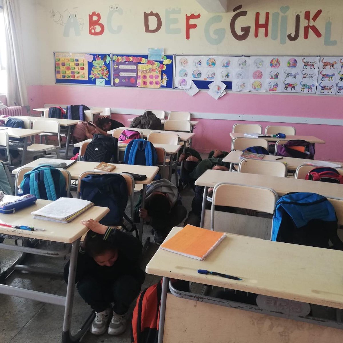 Yaşanabilecek afetlere karşı daha bilinçli olmayı hedefliyoruz. Bu sebeple gerçekleştirdiğimiz deprem tatbikatımız.
Emeği geçenlere çok teşekkür ederiz 💐

<a href="/kiziltepemem47/">Kızıltepe İlçe Milli Eğitim Müdürlüğü</a> <a href="/mardinilmem/">Mardin İl Millî Eğitim Müdürlüğü</a> <a href="/Murat69_Demir/">Murat Demir</a> @AhmetBilen0647 <a href="/Vedat47Bayram/">Vedat Bayram</a>