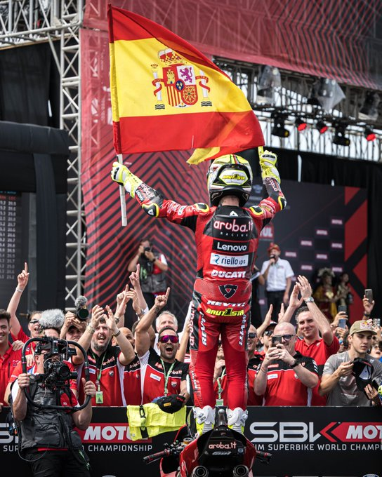 Win number 5 for <a href="/19Bautista/">Alvaro Bautista Arce</a> in Race 2 of the #IDNWorldSBK round!