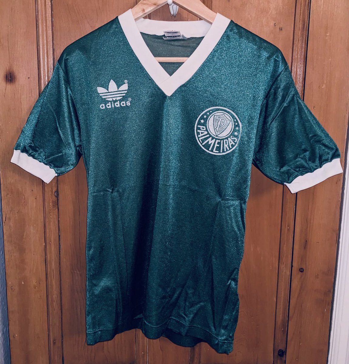 TheTrefoilMan's tweet photo. Palmeiras home 1981-4. The 1980s was a lean decade, trophy-wise, for one of Brazil’s most iconic clubs. But they smashed it kit wise, sporting different sponsored variations of this lovely deep green Adidas shirt with a thick white V neck. https://t.co/kXNBFC8YGA
