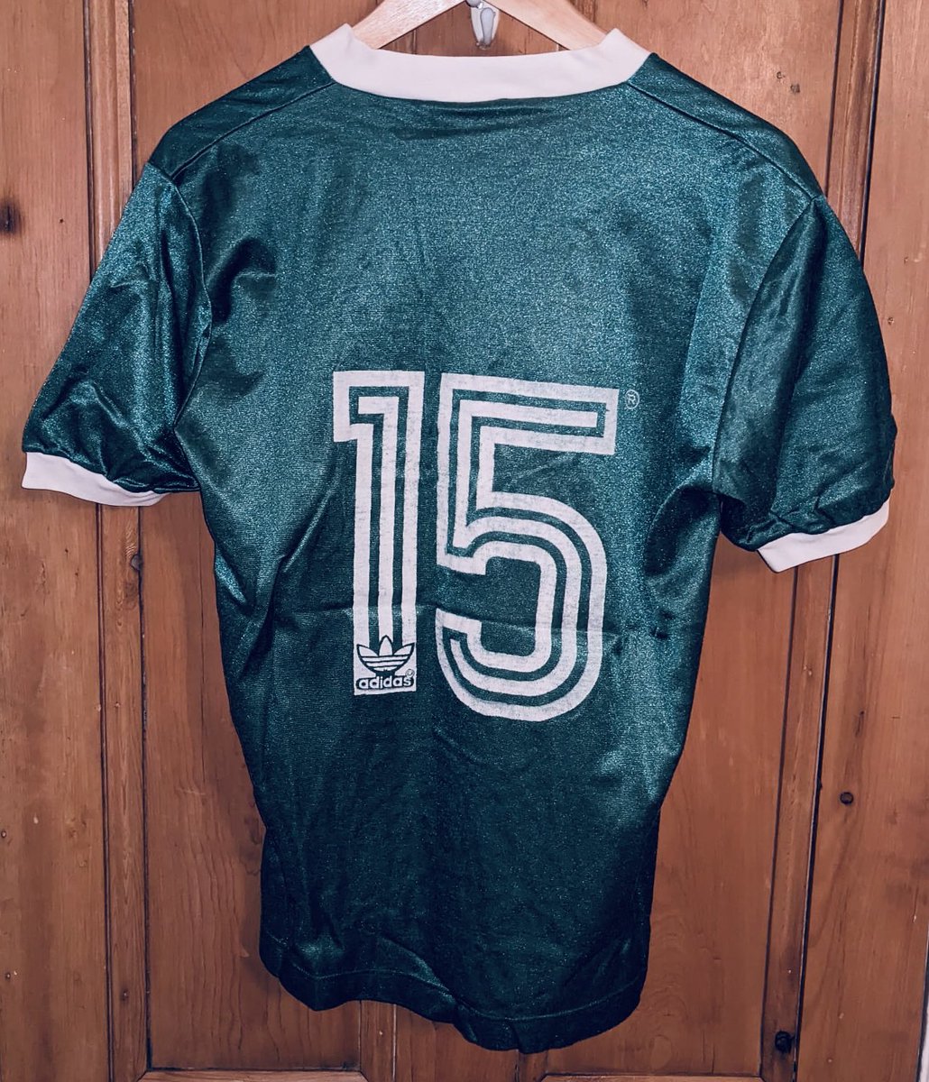 TheTrefoilMan's tweet photo. Palmeiras home 1981-4. The 1980s was a lean decade, trophy-wise, for one of Brazil’s most iconic clubs. But they smashed it kit wise, sporting different sponsored variations of this lovely deep green Adidas shirt with a thick white V neck. https://t.co/kXNBFC8YGA