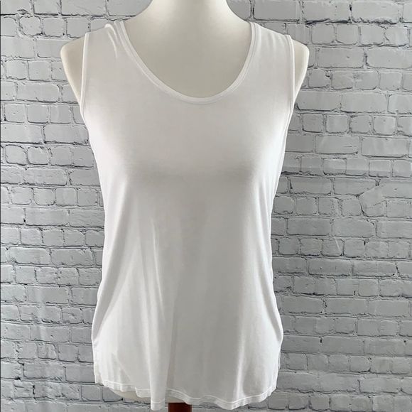 Monacoach1's tweet photo. So good I had to share! Check out all the items I'm loving on @Poshmarkapp #poshmark #fashion #style #shopmycloset #nydj #whitehouseblackmarket #gap: https://t.co/3XKrOExxvq https://t.co/fug9cC2Jo9