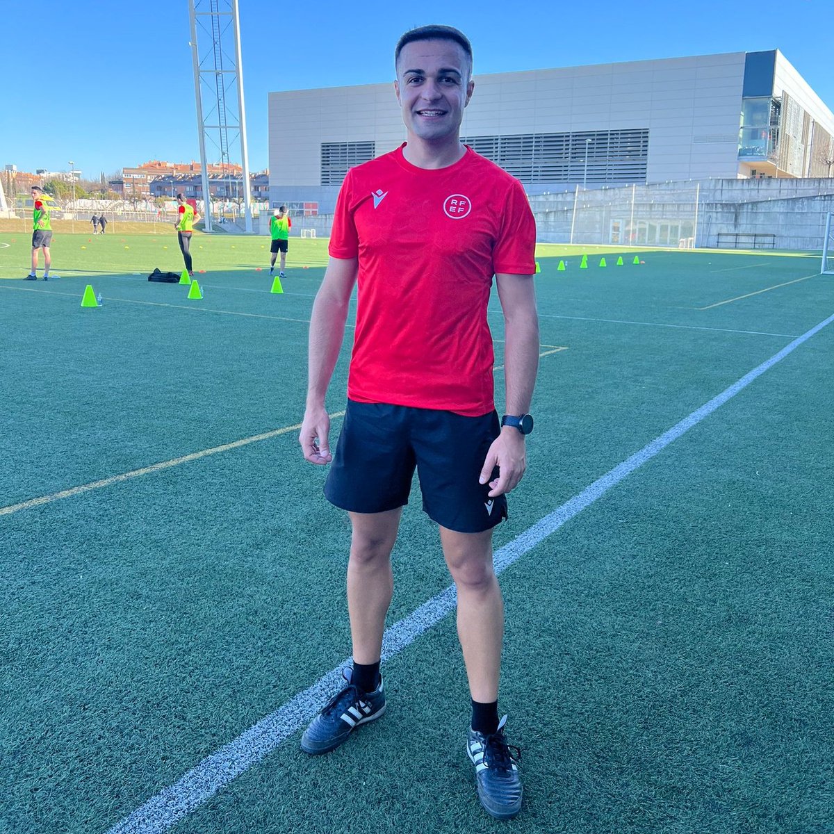 CITAFTENERIFE's tweet photo. 🏃‍♂️ Este fin de semana nuestro compañero Johan González, árbitro de #SegundaRFEF superó con éxito el último control físico de la temporada, celebrado en la Ciudad Deportiva de Las Rozas

🥳 ¡Felicidades! https://t.co/P3Xi1d06JD