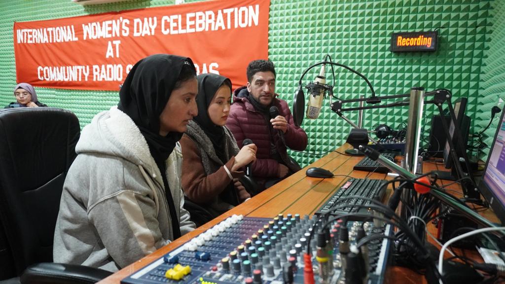 firefurycorps's tweet photo. Women are the real architects of the society
Community Radio Stations Dras & Kargil #Foreverinops Division organised an interactive session on women empowerment and financial planning interviewing women achievers of the region.
@adgpi
@NorthernComd_IA
@CRSKargil https://t.co/UeFX9ZJ40M