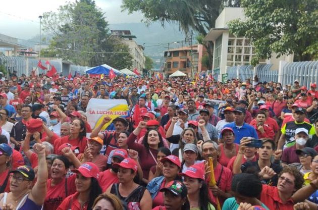 mippci_ven's tweet photo. #6Mar| 🇻🇪📢 ¡ETIQUETA DEL DÍA!  ▶️

#SomosLosDeChávez 

¡Bastante Pueblo hay aquí! https://t.co/UtH7VWf0WJ