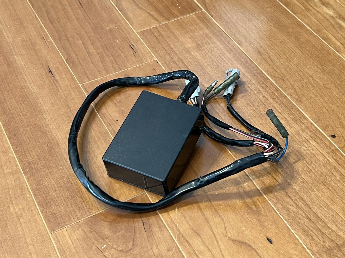 m11_toeguep's tweet photo. KDX250のオリジナルCDIの修理が完了しました‼️実車走行確認済み😲これはこのままストックして、中古良品を使用していきます。箱を割って中の回路を修理したので、箱も変わってるし、取付用のつばもないけど、取付方法は考えます‼️#KDX250 https://t.co/owkn7jMZ5A