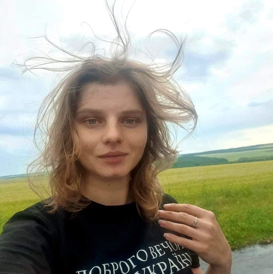 DefenceU's tweet image. Yana Rykhlitska, a 29-year-old paramedic of the 93rd brigade, died near Bakhmut. 
She was evacuating the wounded when the car she was in got shelled.
Yana was a true hero, ready to risk her life to help others.
Eternal memory and glory to our fallen heroes!