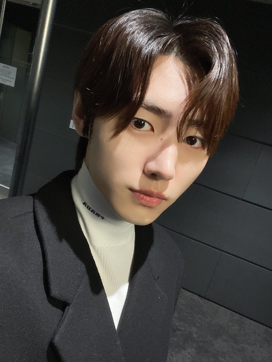 hanbinive tweet picture