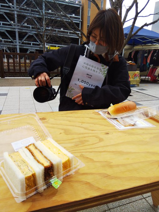  ええなぁ。こちとら謎のカメラマンと、だし巻き玉子のサンドイッチじゃ。なかなかにウマかったが、この「美膳」っちゅーとこは