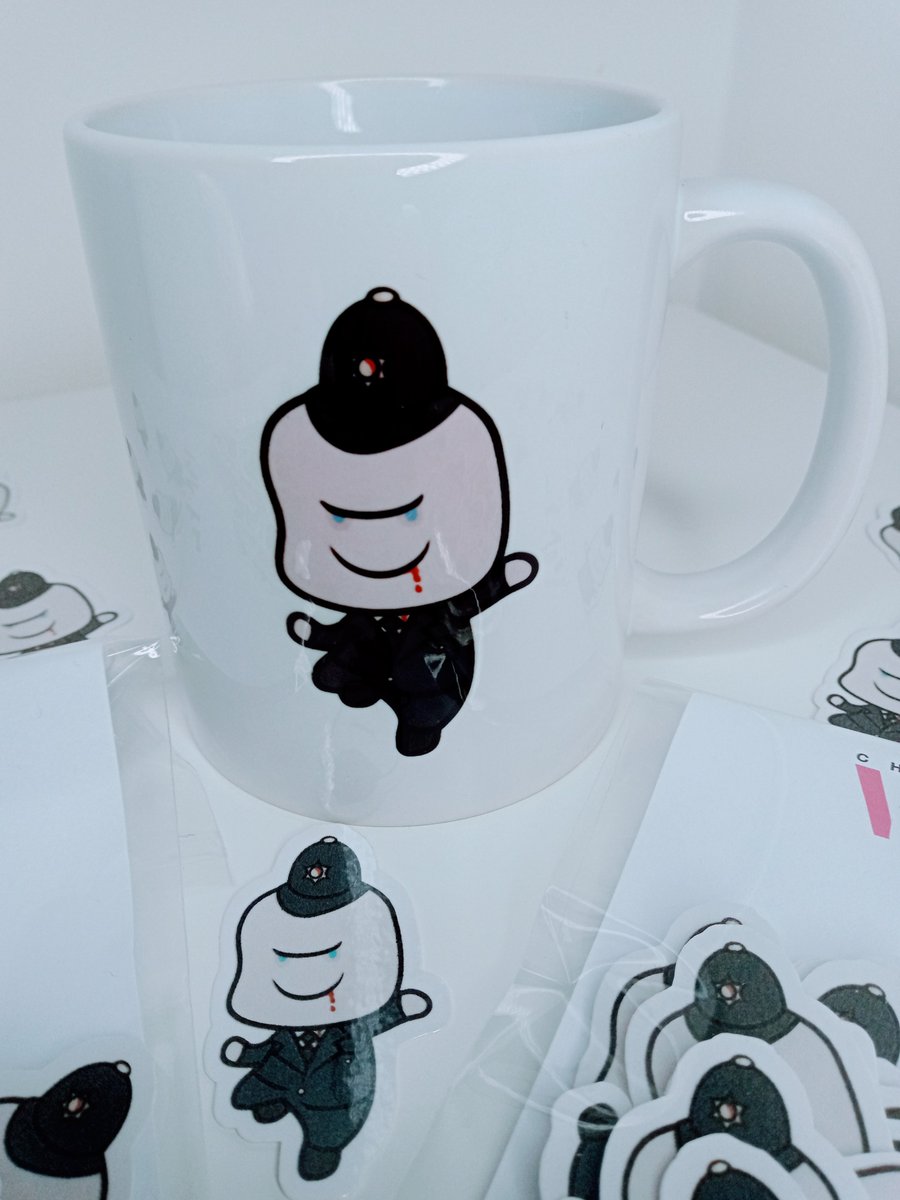 EJBrownAuthor's tweet image. Look what arrived over the weekend 😁

And they even threw in a mug!

What do you think?

If you like these you should take a look at @WriterDjb . He's created loads of these doodles, including all your horror favourites.

#thelaughingpoliceman #indiehorror #vinylstickers