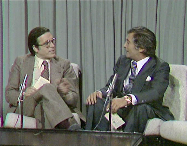 Incluía entrevistas, coloquios y hasta actuaciones musicales además de un amplio equipo de locutores que daban las noticias sin demasiada pompa en un set que simulaba una redacción. El propio Gozalo se reservaba las entrevistas de fuste.