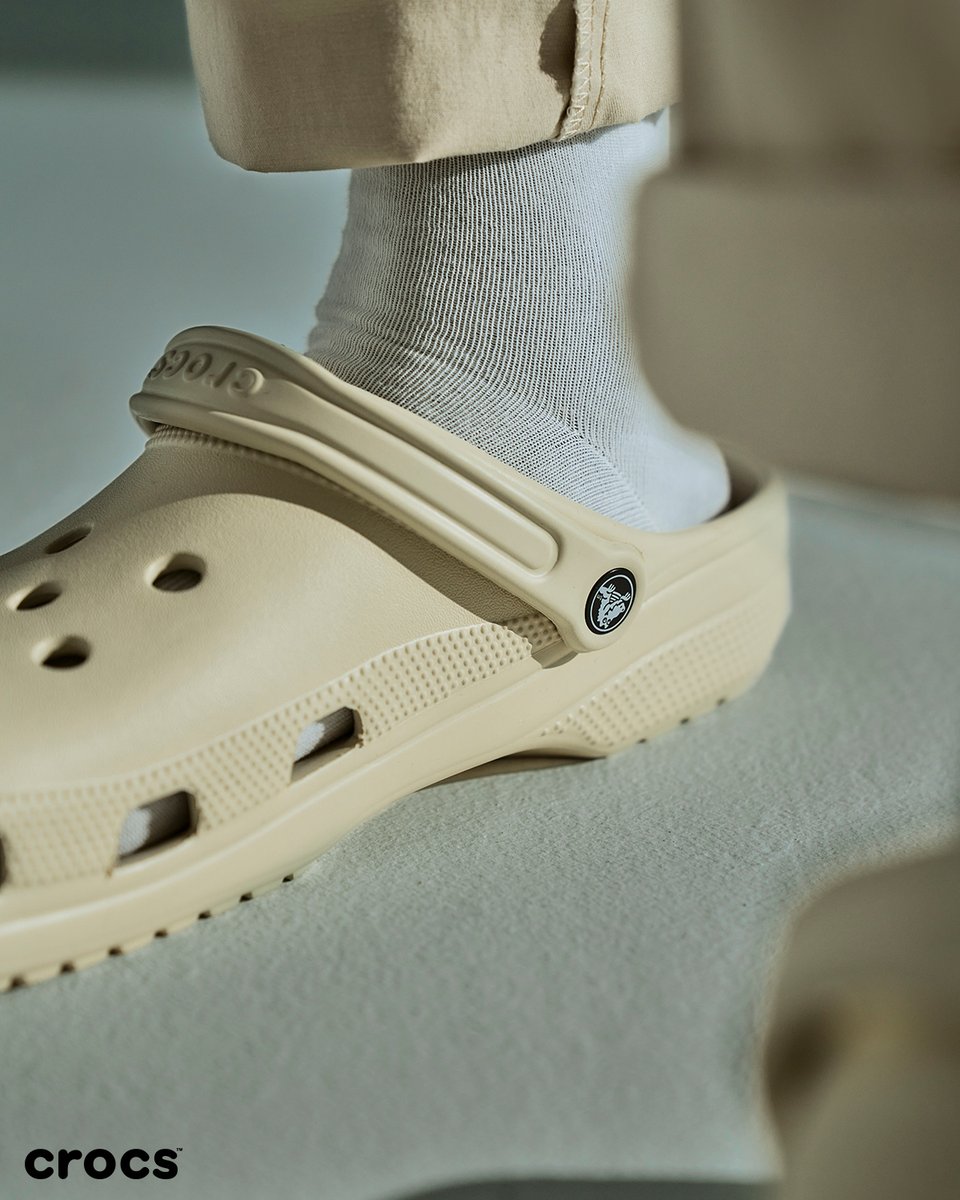 Markham_1873's tweet photo. The time for #ClassicCrocs and #MKMStyle has come - the duo you never knew you needed.
A sleek take on the clog that was built for function and has changed the flow of fashion.
Don’t let the trend ghost you. Stay in it. STAY IN CROCS.
#MKMxCROCS
Online exclusive. https://t.co/hwhZWkBOhf