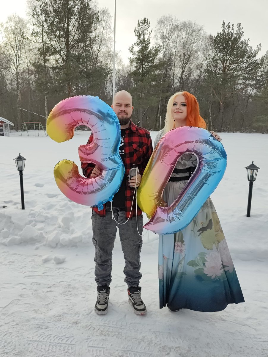 Tänään kerty 30v mittariin kaksoisveljen kans! Hyvvää kakkupäivää me! 🎂