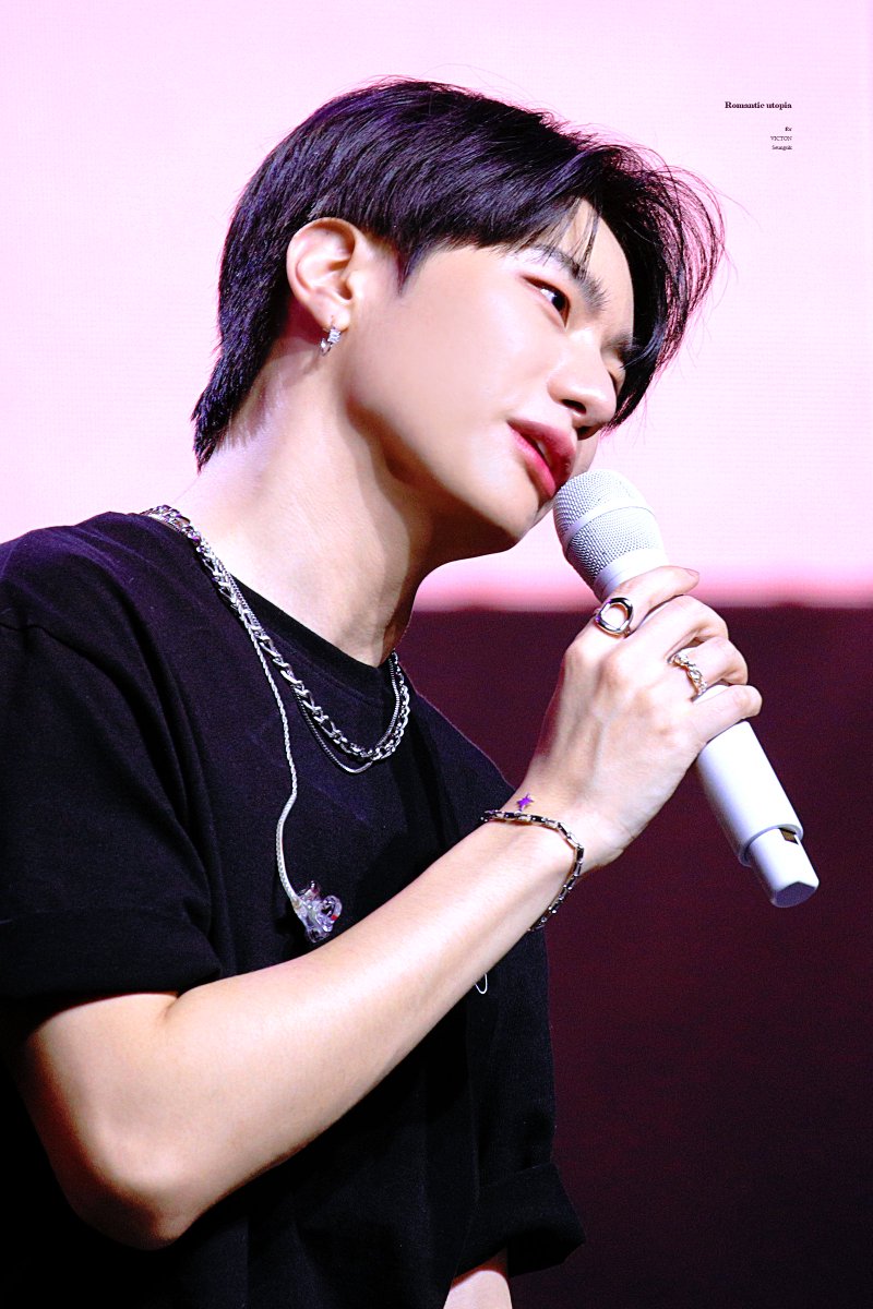 Romantic_utopia's tweet photo. 230304 #빅톤 #승식
#VICTON #SEUNGSIK @VICTON1109 

사랑이 눈에 보이는 순간 https://t.co/pAu7yEmB8r