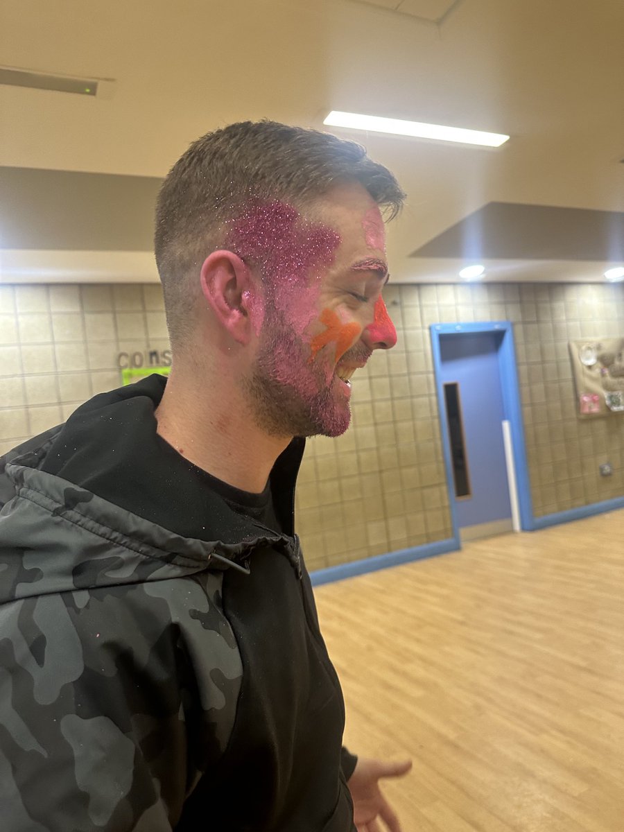 paulinemc83's tweet photo. When our teen club get hold of the glitter and paint 🤣 poor ⁦@Kevin_DYWLCHS⁩ what a task getting all that glitter off will be 🤣 https://t.co/H0I5wHctF5