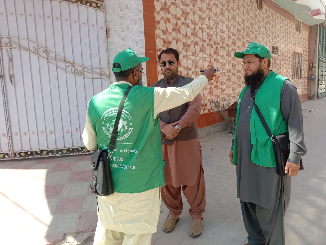 Accitybwp's tweet photo. جناب اسسٹنٹ کمشنر بہاولپور سٹی صاحب مردم شماری کے عملے سے فیلڈ میں درپیش مسائل سنے اور ہر قسم کے تعاون کی یقین دہانی کروائ۔
#bahawlapurcity #assistamtcommissionerbaahwalpurcity #censusactivity #census2023 https://t.co/yxt4DAoOwo