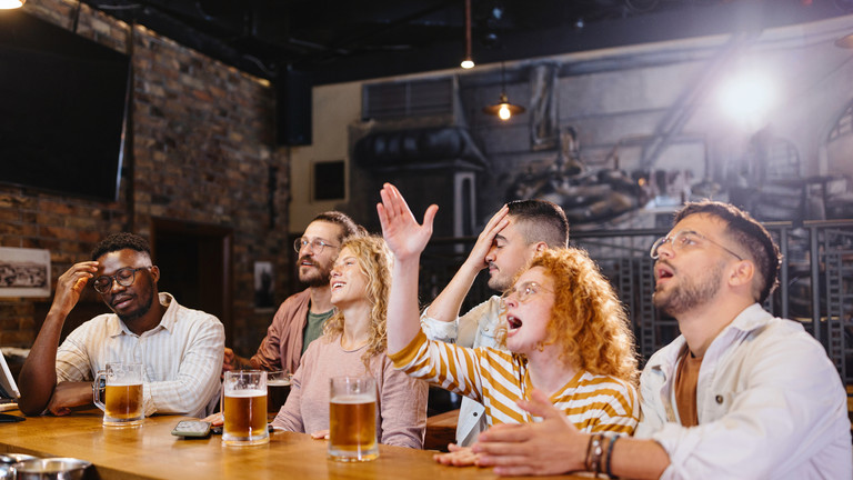 RTUKnews's tweet photo. Thousands of UK pubs could go bust – industry body

Closures threaten 25,000 jobs in the hospitality sector, according to the BBPA

https://t.co/WJh8KHcSXu https://t.co/fKc45dpLEW