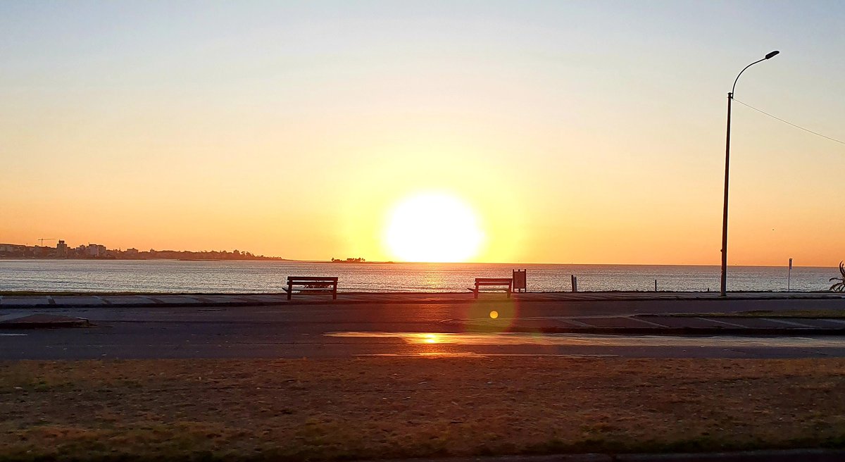 Comienza un nuevo día, comienza un día especial. En todo el país, todo pronto para el inicio de un nuevo año lectivo. Comienza una nueva forma de aprender. ¡Bienvenidos!