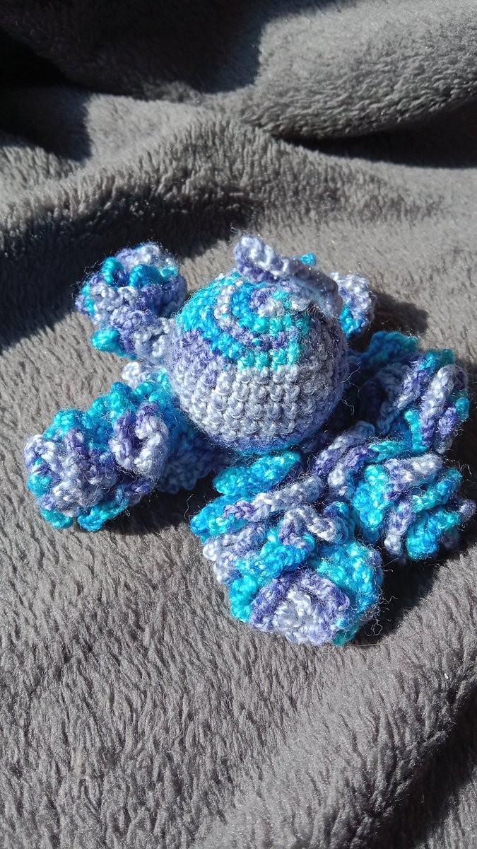 MiduseDeLaMort's tweet photo. ✨Le RT est doux✨

Petites méduses porte-clefs ✨🌊
Crochetées à la main par mes soins.
7cm + 4cm de boucle d'accroche.
15€ + frais de port, remise en main propre possible sur Moulins et Saint Étienne.
Si vous voulez la vôtre, n'hésitez pas à venir en messages privés 📨 https://t.co/GEhTPyjGRd