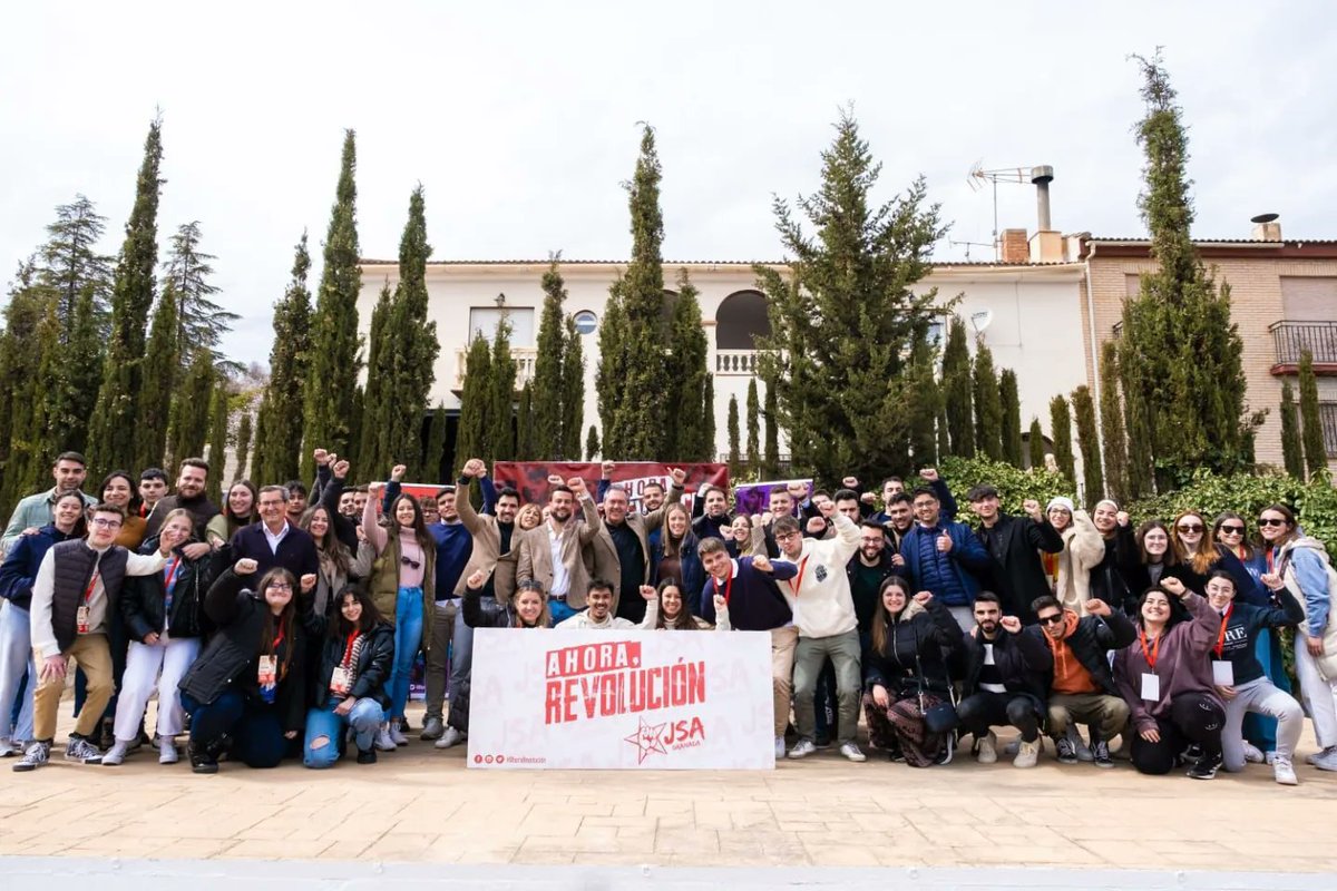 JSAMaracena's tweet photo. 🌹 Las Juventudes Socialistas de Maracena, junto a los compañeros de @jsagranadacep , nos hemos desplazado a Moclín para la I Ponencia Municipalista, en la que hemos elaborado en conjunto un escrito con +80 propuestas de cara a las próximas elecciones municipales
#AhoraRevolucion https://t.co/Y9QarrhV1v