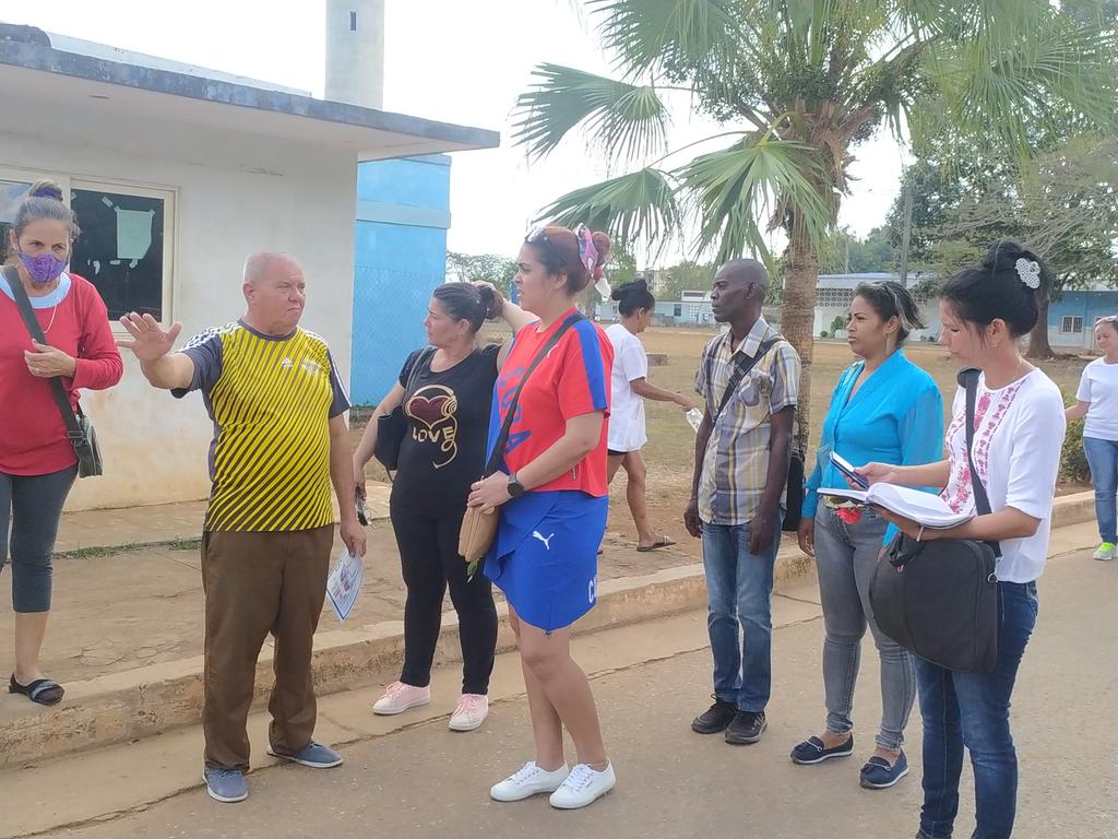 AmppGrande's tweet photo. 👉Muestra de democracia participativa la jornada de recorridos por centros de trabajo y de estudio, que realizaron las candidatas a diputados a la @AsambleaCuba por #JagueyEnVictoria 🇨🇺💖 #MejorEsPosible #YoVotoXTodos @LuzardoMagdiel @IvnMartnezIzqu1 @Lenin52256627 @SuselyMorfaG https://t.co/rZm6gUFtyB