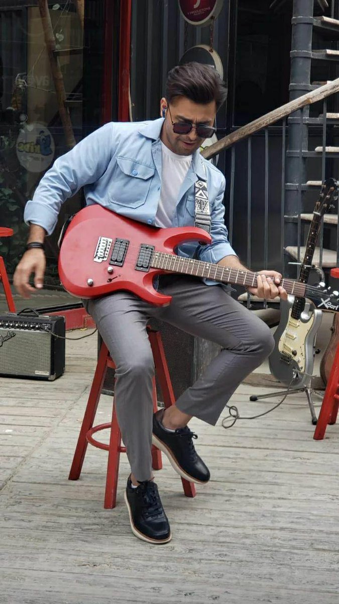 AsimNajia's tweet photo. @farhan_saeed 
You are under arrest!!
For stealing our hearts every other day!!
I'm like screaming Farhaaaaan  inside😂😂🥰🥰😍😍
#FarhanSaeed https://t.co/uSb92fCgnV