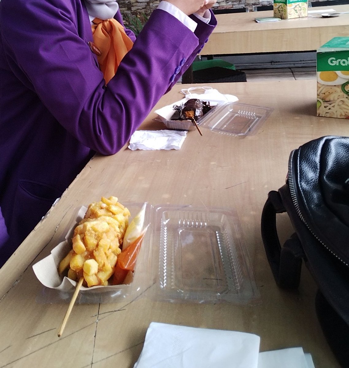 jsminecs's tweet photo. @tanyarlfes jajan corndog https://t.co/5V16yzJk1i