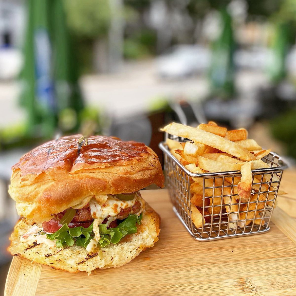 eatingyyz's tweet photo. Piri Piri Grill opened in 1998 in the #JunctionTriangle. They serve Mediterranean dishes like chicken, fish, and seafood. It’s a great spot for lunch and dinner. Try them and their special sauces! 💚
ℹ️ @piripiritoronto
📍 1444 Dupont St, #Toronto
#TorontoRestaurant #eatingyyz https://t.co/A9uMBdx0k3