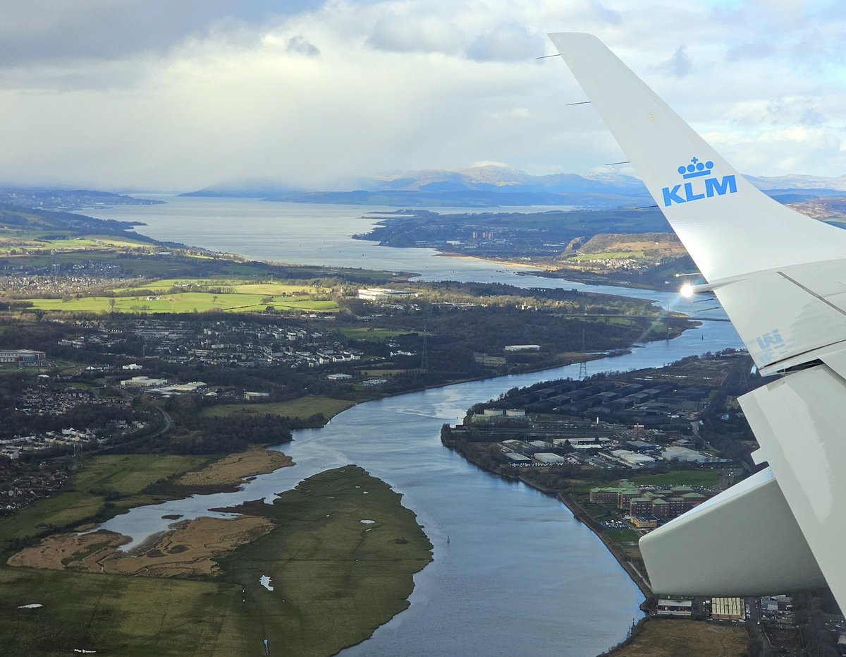 DrEmilineSmith's tweet photo. Not bad Glasgow! @KLM #planeviews #Scotland #lecturingabroad #PeoplemakeGlasgow #KLMflight https://t.co/BEgxDq4ltA