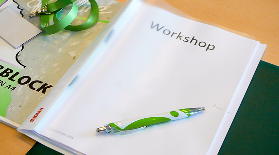 ADUeNORD's tweet photo. #Hybrid-#Workshop #Stimmtraining mit Helen Weintritt am Samstag 15.04. in #Hamburg und #online. Übungen, Tipps zu Atmung, Artikulation, Stimmresonanz, Selbstsicherheit auf der Bühne (On- und offline), Stimmermüdung und mehr. Meldet euch jetzt schon an: https://t.co/6efgYGVAp2 https://t.co/JFCnlhTnSu