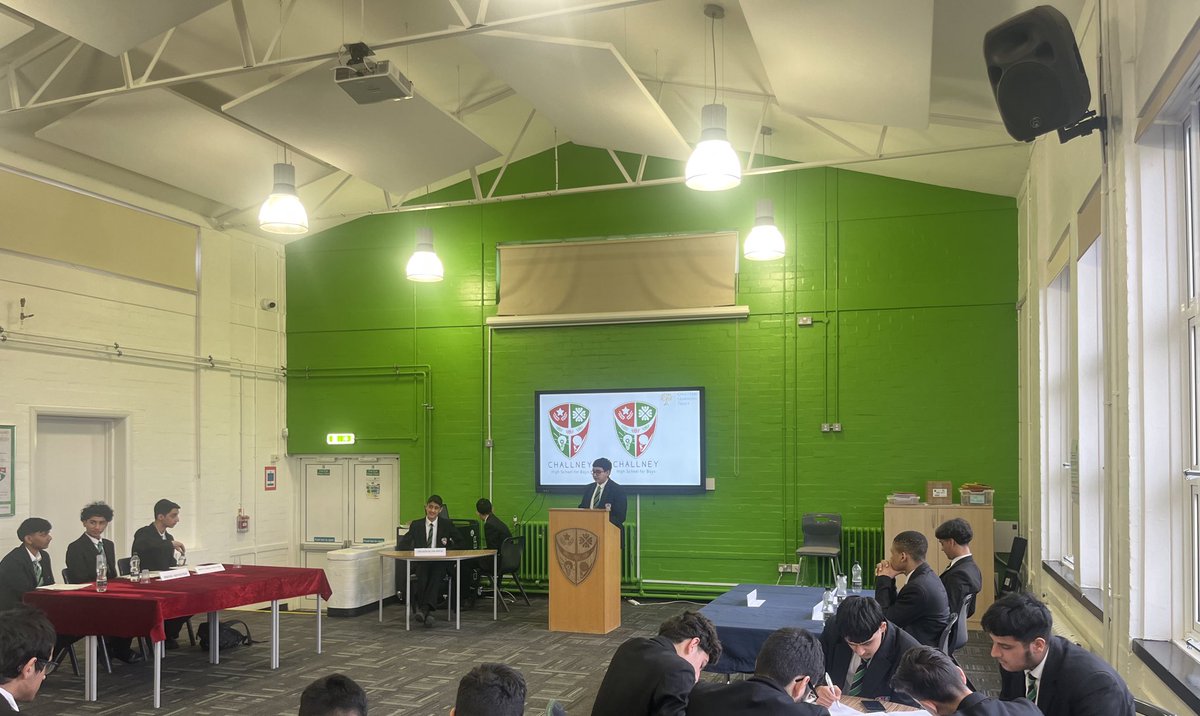 CHSBHumanities's tweet photo. Superb debate led by Mr Butler’s RE class on Friday. Are criminals born or made? 🙏🏽🔯✝️⛪️☪️☯️ https://t.co/bZwOqDkZc0