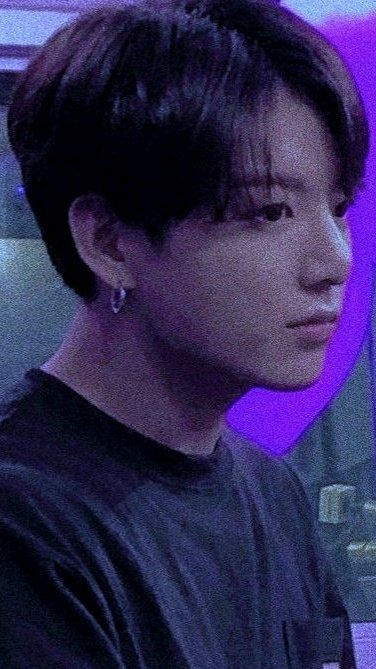 thvest's tweet photo. pick purple when in doubt 🔮

#ARSD #ARSDSelcaDay #jungkook @BTS_twt https://t.co/r51bDEFACf